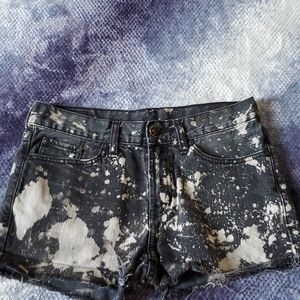Bullhead tie dye shorts, size 28